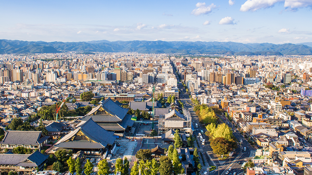 トヨタレンタリース京都は地元密着なので、京都府下のお客様のところに、ご相談があれば飛んでいき、対面でお話しすることができます。