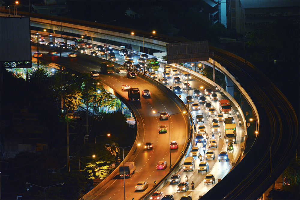 渋滞時の運転のコツ2. みだりに車線変更しない
