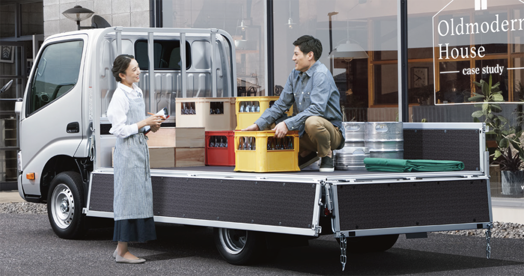 トヨタ ダイナのデッキの高さ　多用途への適応性