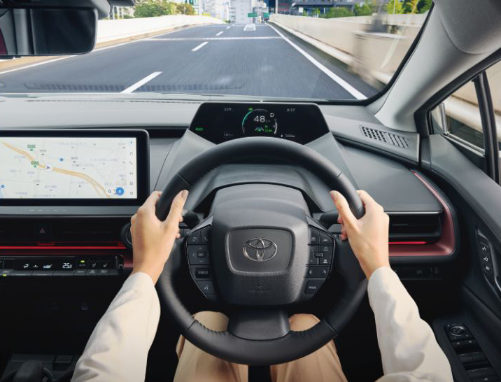 プリウス×ビジネス2. 快適な車内空間で、移動中の業務効率アップ!