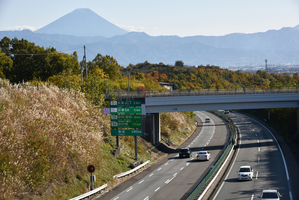 パドルシフトの活用シーン2. 高速道路でスムーズに加速!