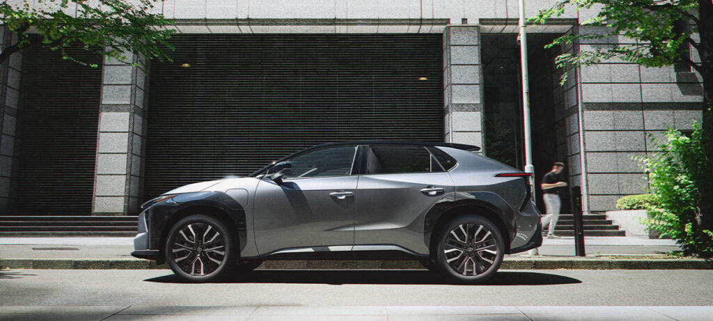 bz4x EVらしい先進性とトヨタらしい信頼感を両立したデザイン