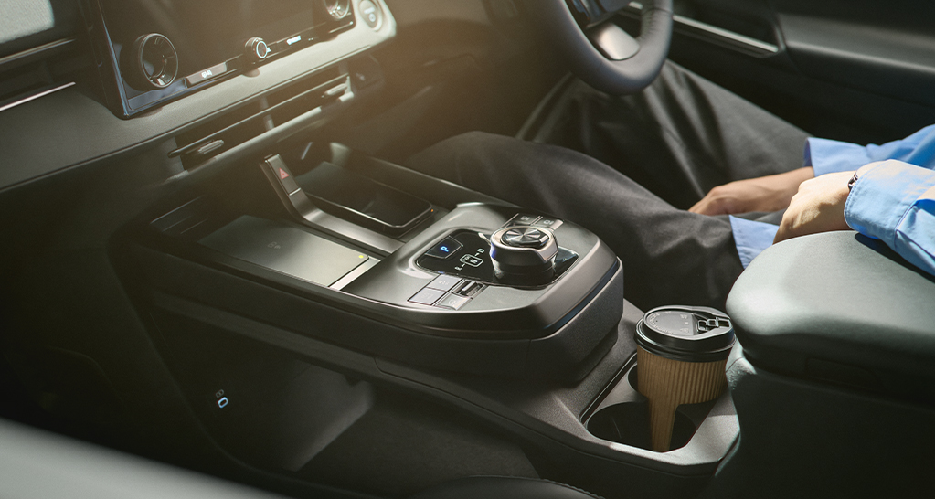 bz4x センターコンソールの収納スペース