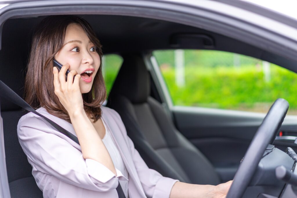 運転中のスマホ使用、何が違反になるの?