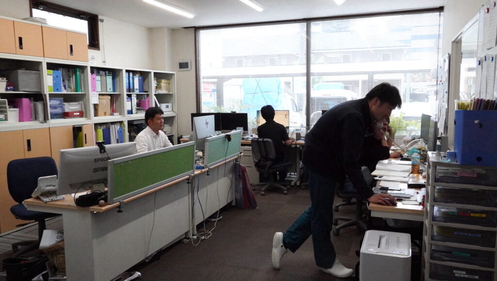活気ある事務所(伏見営業所)