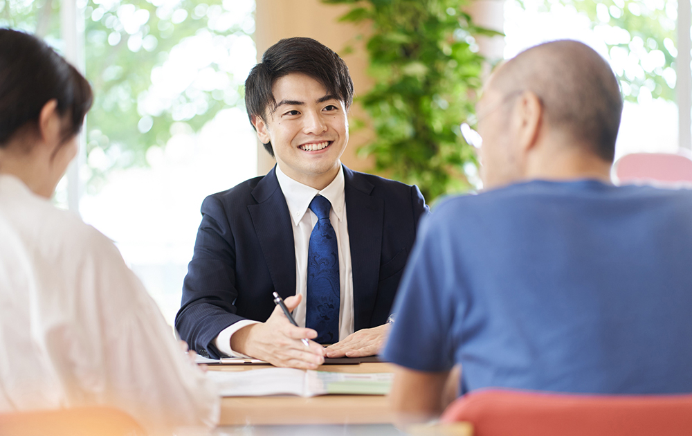 トヨタレンタリース京都では、京都府下の法人様、または個人営業主の皆様に役立つサービスの提供と、情報の発信に努めています。