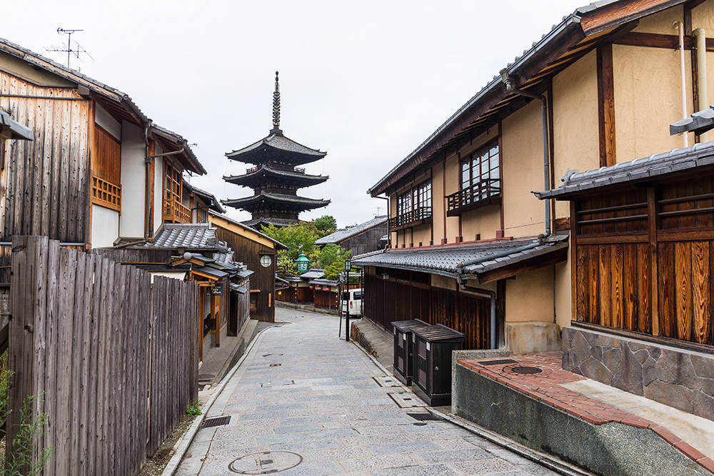 トヨタレンタリース京都では、京都府下の法人様、または個人営業主の皆様に役立つサービスの提供と、情報の発信に努めています